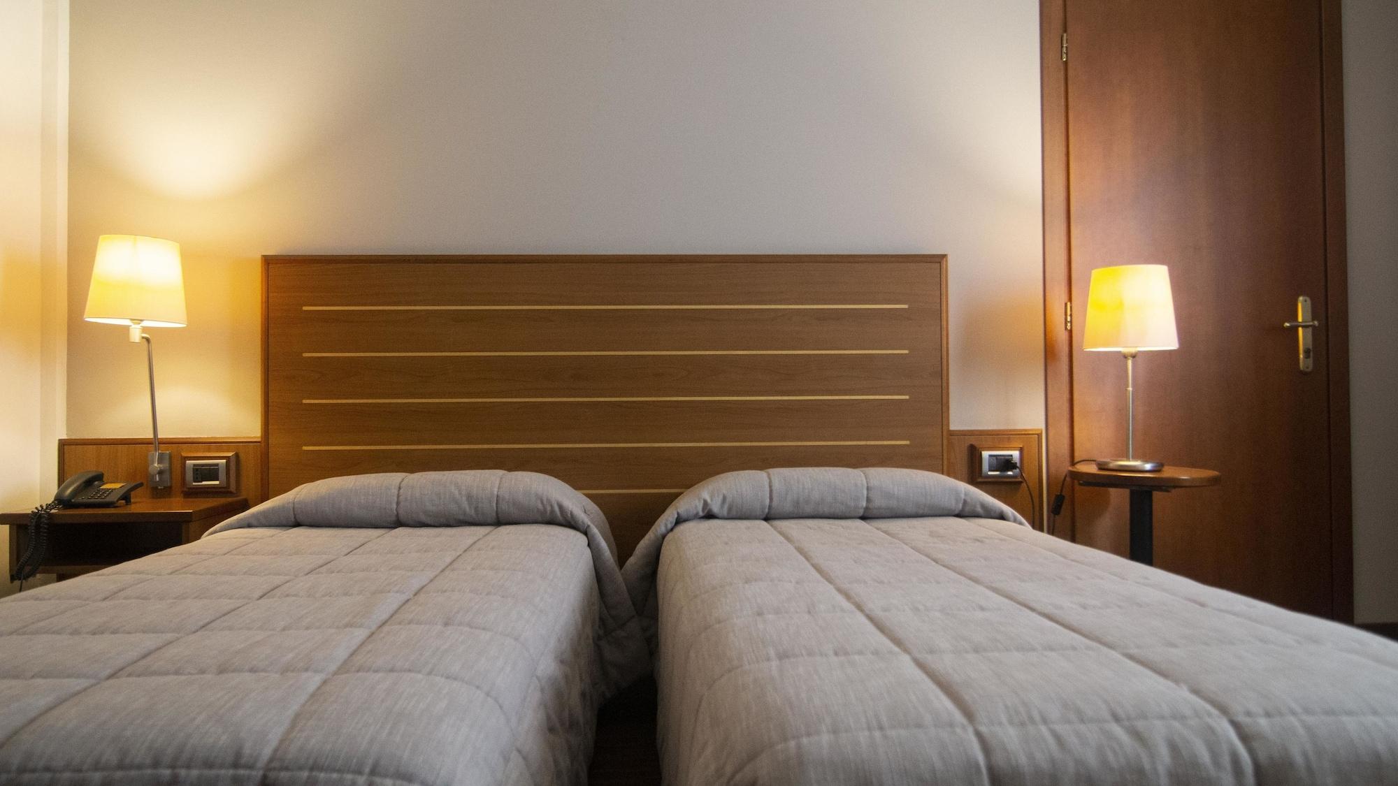B&B Hotel Cuneo Cristal Dış mekan fotoğraf