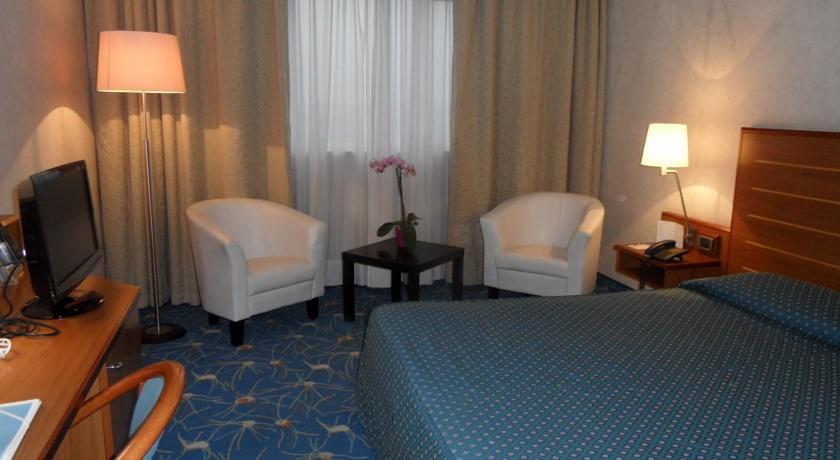 B&B Hotel Cuneo Cristal Dış mekan fotoğraf